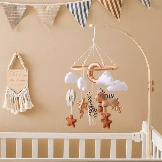 mobile bebe animaux sauvages attaché au lit de bébé