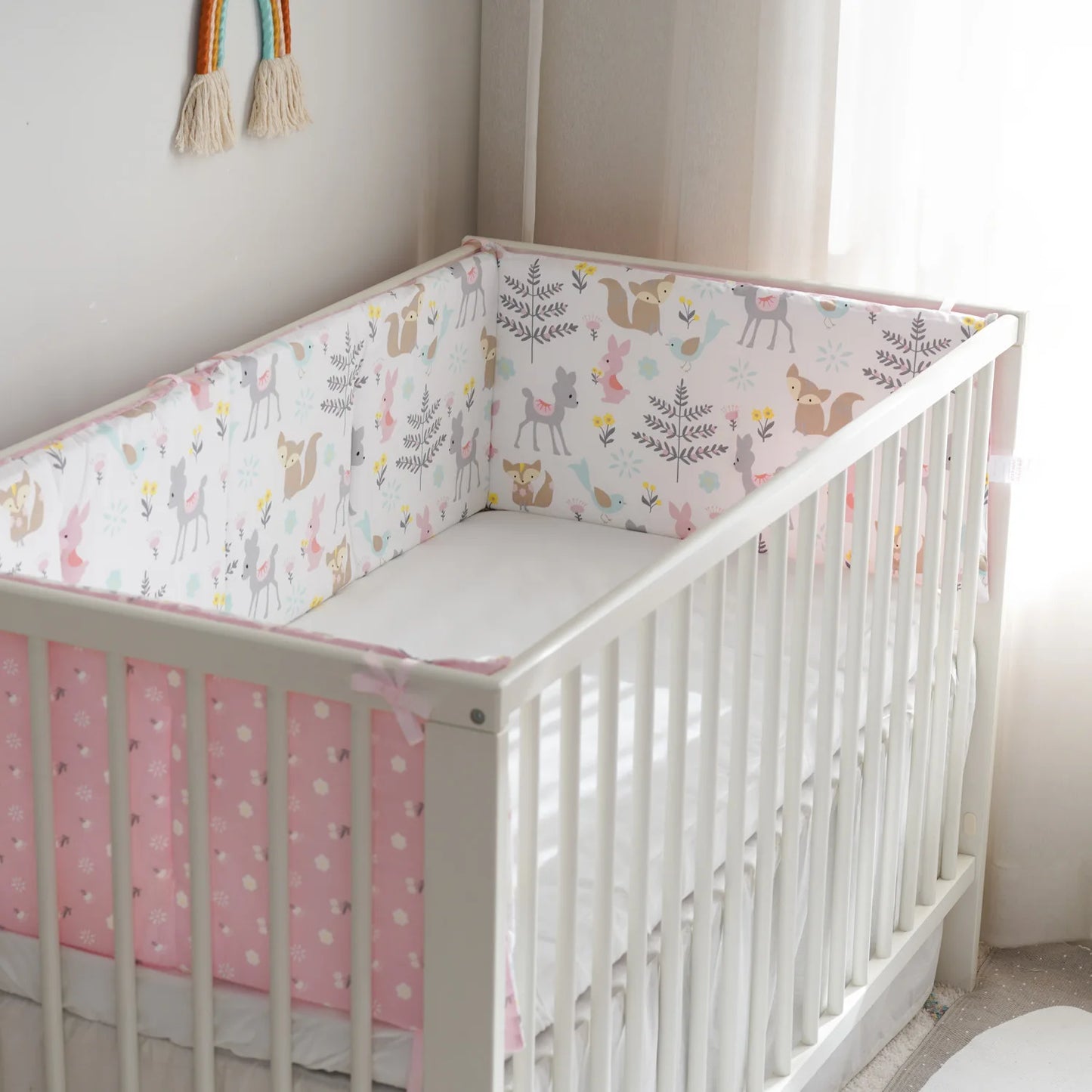 variante de la tour de lit bébé rose