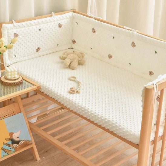 la variante du tour de lit petit ourson est présenté