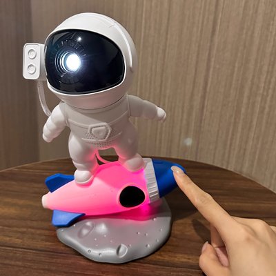 Veilleuse projection sur une table