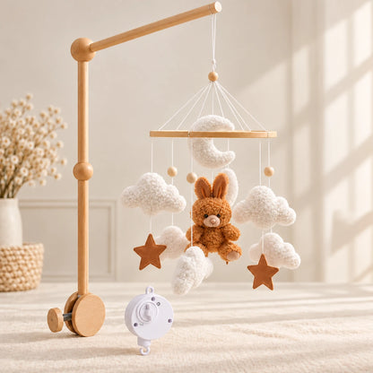 Pack Les Nuages de Lapinou : mobile lapin brun, support en bois et boîte musicale blanche.
