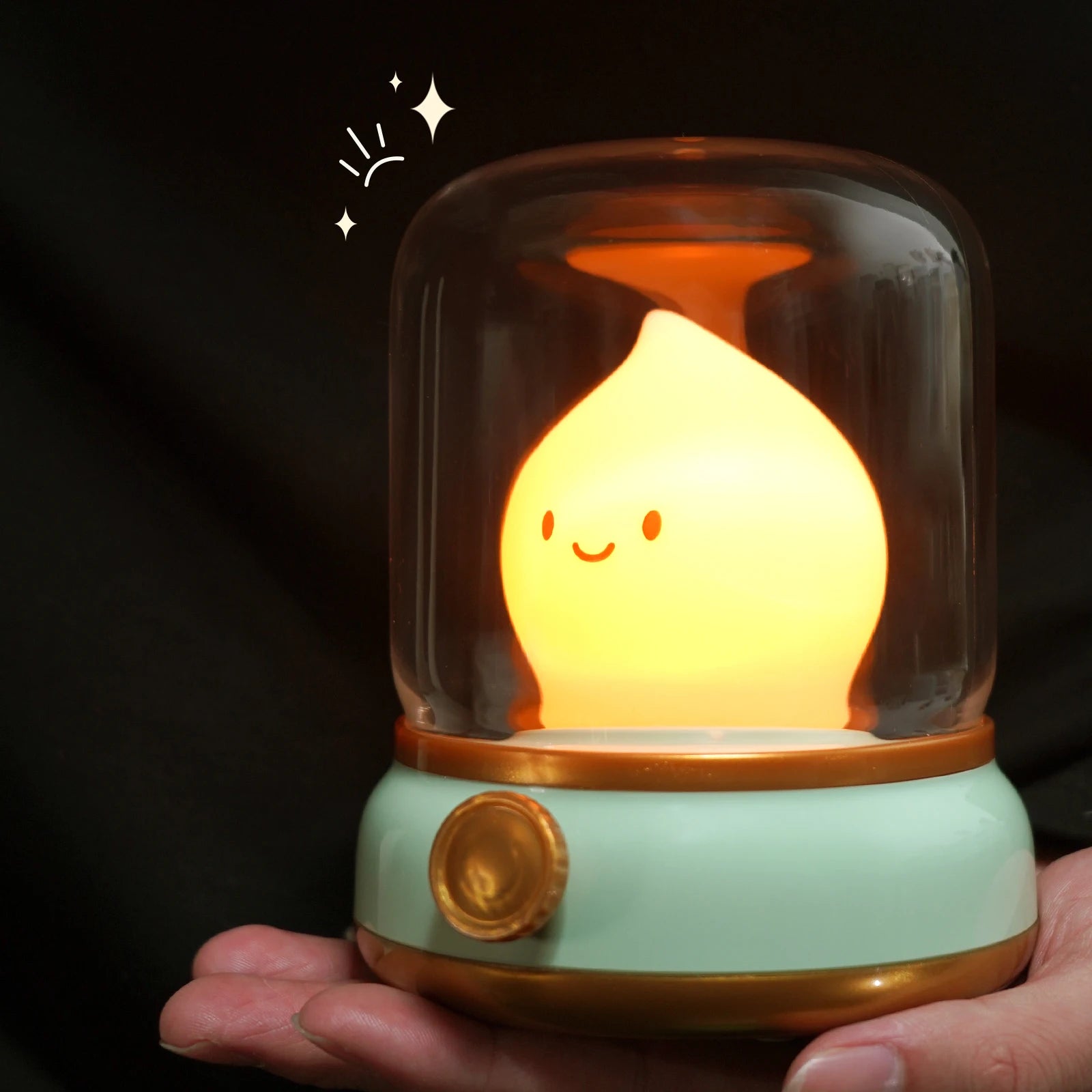 la bebe veilleuse de couleur verte et lumière chaude est mise en avant