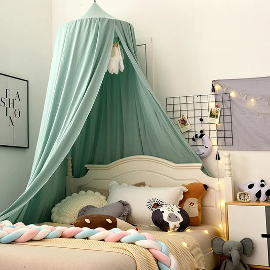 ciel de lit pour bebe vert dans une ambiance cozy 