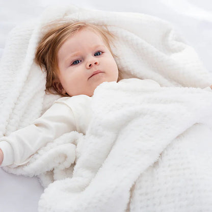 couverture-bébé-petite-fille-qui-est-blotie