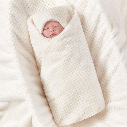 couverture-bébé-c'est-un-bébé-dans un-nid-d'ange