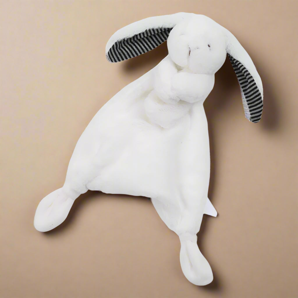 la variante du doudou bébé couleur blanche est présenté