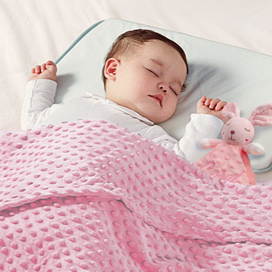 doudou personnalisé lapin rose avec bébé qui dort