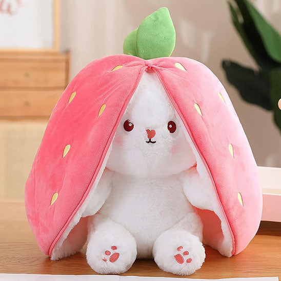 une variante fraise de la peluche lapin est présentée