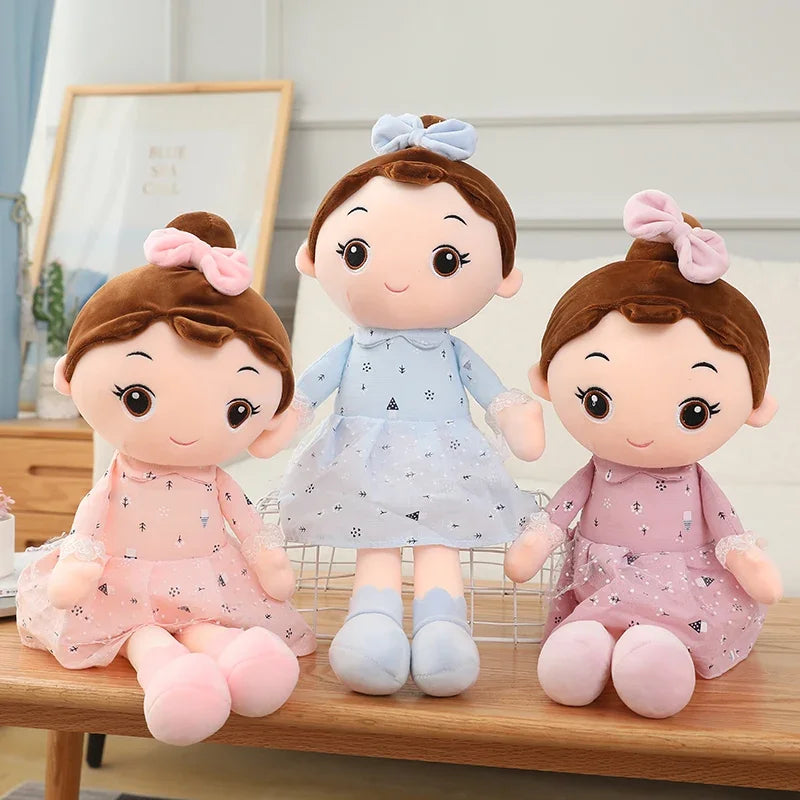les trois variantes de la poupée chiffon sont présentées