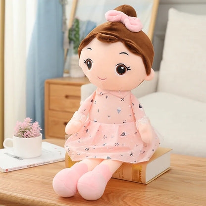 la variante rose de la poupée chiffon est présenté