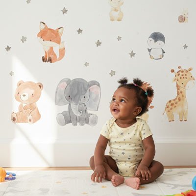 Stickers muraux bébé dans la chambre heureux