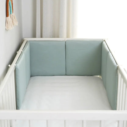 tour-de-lit-bebe-vert-environnement-beau-et-serein