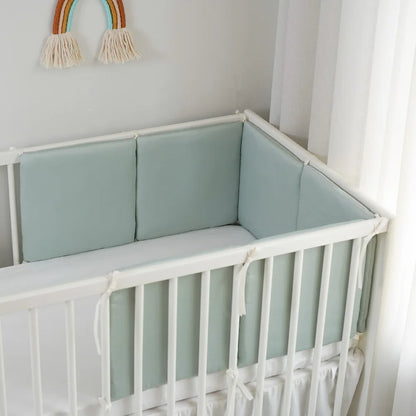 tour-de-lit-bebe-vert-decoration-cozy-ensoleillée