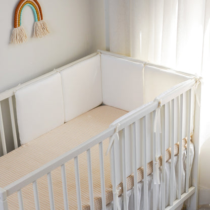 tour-de-lit-respirant-blanc-chambre-ensolleillée