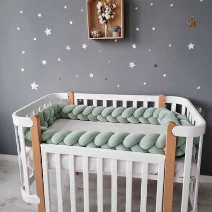 tresse-de-lit-bebe-verte-chambre-style