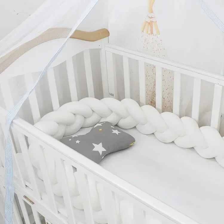 la variante blanche de la tresse de lit est présentée