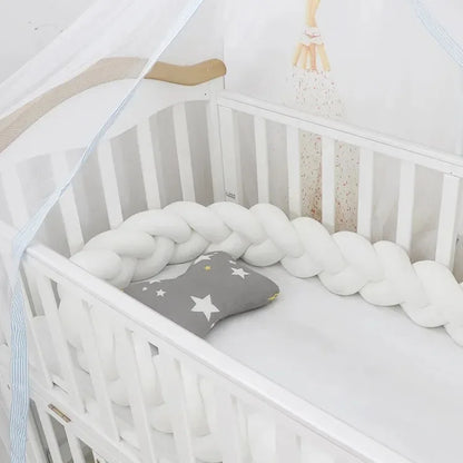 la variante blanche de la tresse de lit est présentée