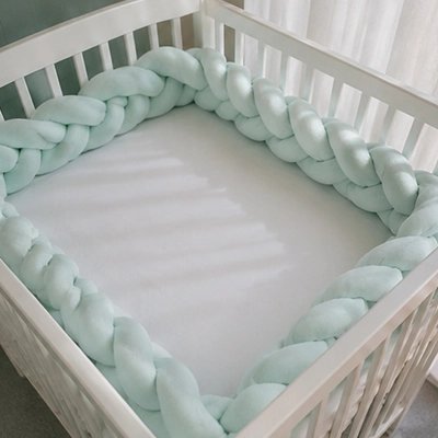 Tresse de lit vert protege l'espace du lit de bébé
