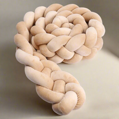 tresse-de-lit-bebe-beige-salon