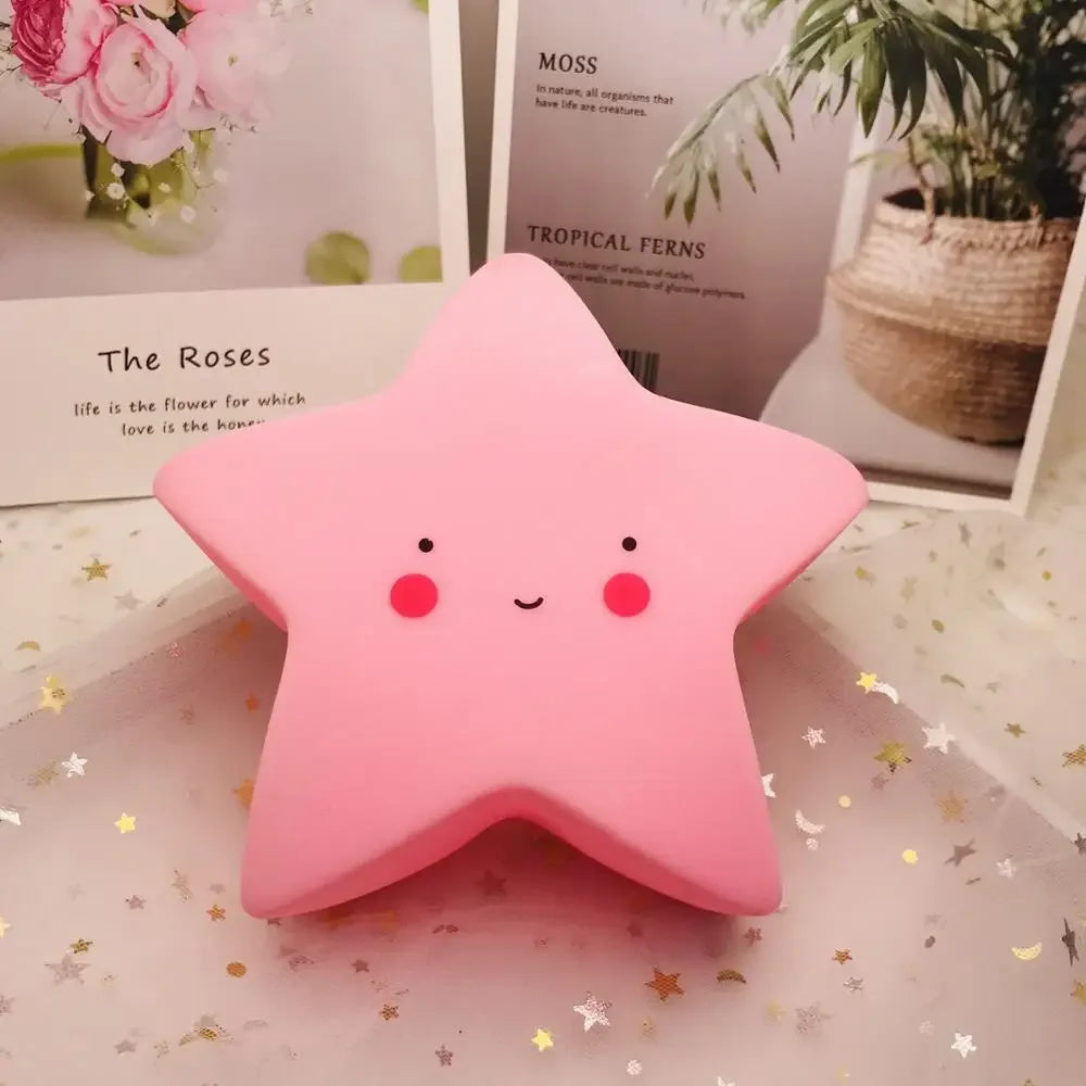 une variante de la veilleuse étoile couleur rose est présenté