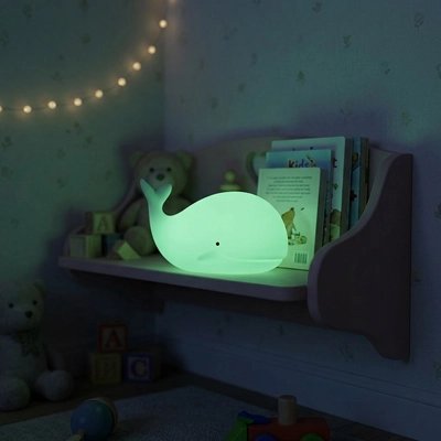 Veilleuse baleine illumine la chambre couleure verte