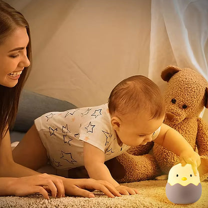 veilleuse bébé maman qui joue avec son bébé