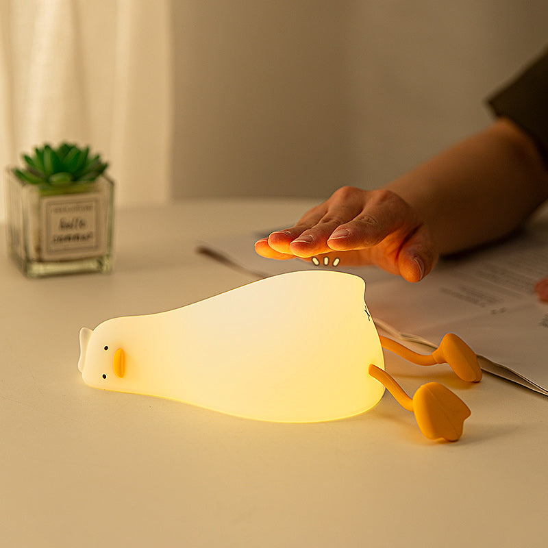 Veilleuse-bébé-canard qui s'allume en la tapotant avec la main