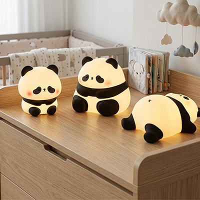 Veilleuse bébé panda sur table 