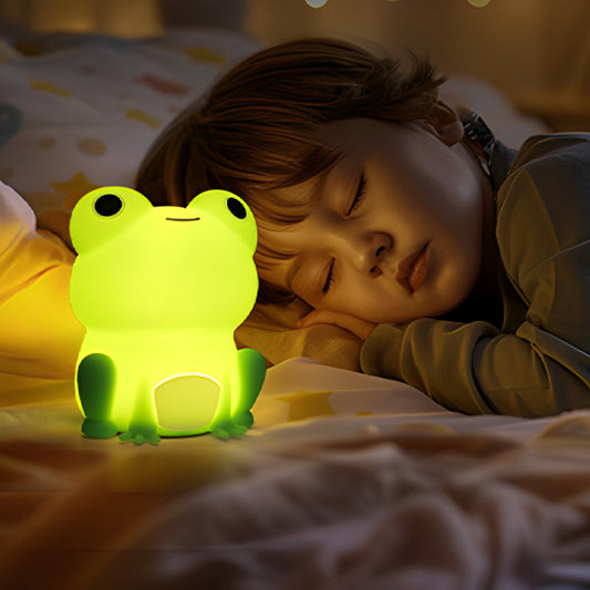 veilleuse en forme de grenouille qui eclaire la chambre d'un enfant