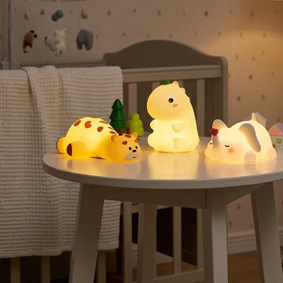 Veilleuse pour bebe Petits monstres sur la table